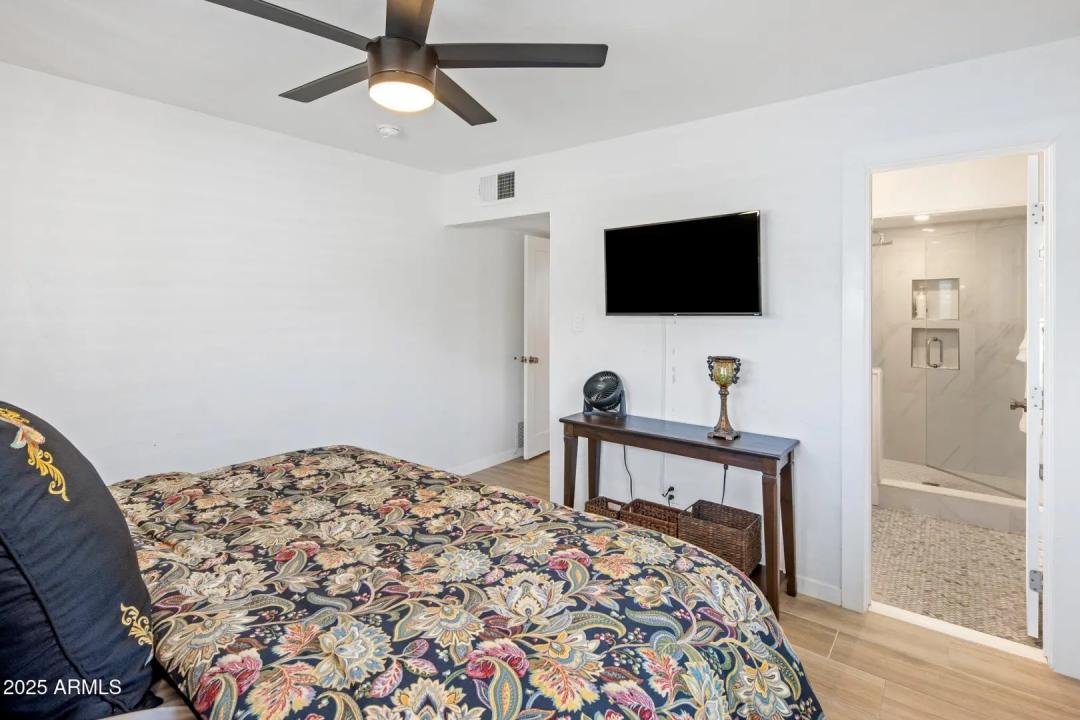 Real Estate Picture 12