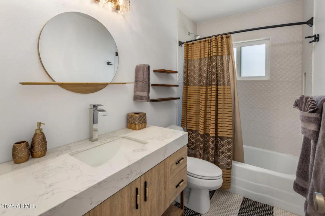 Real Estate Picture 16