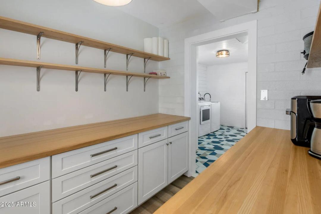 Real Estate Picture 8