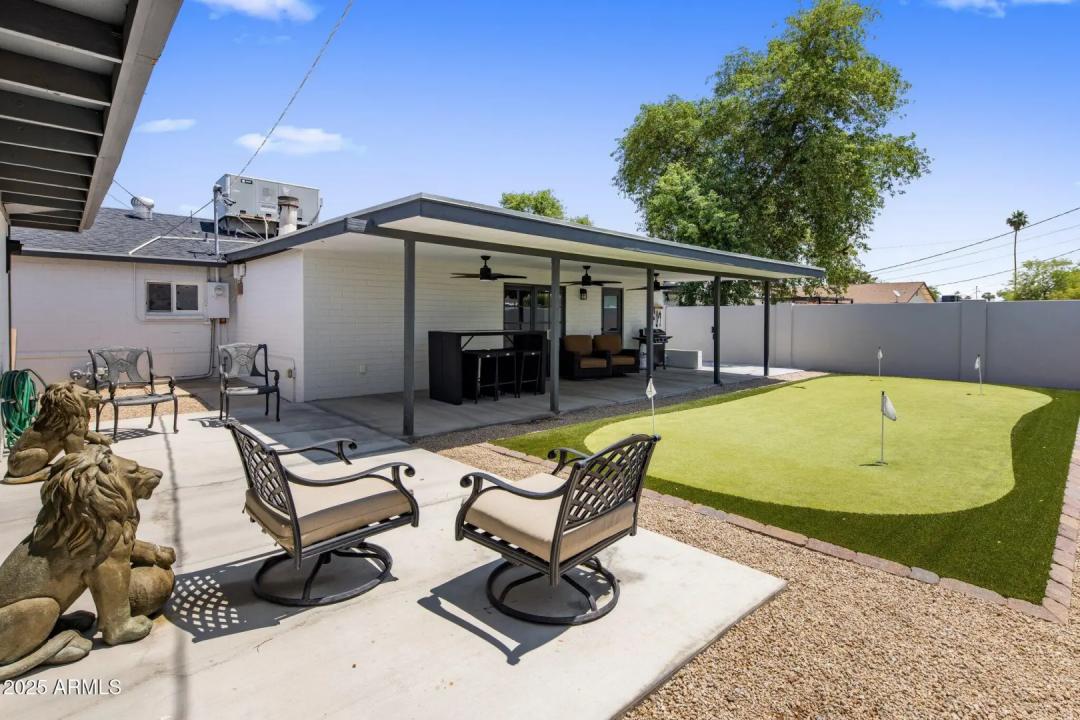 Real Estate Picture 24