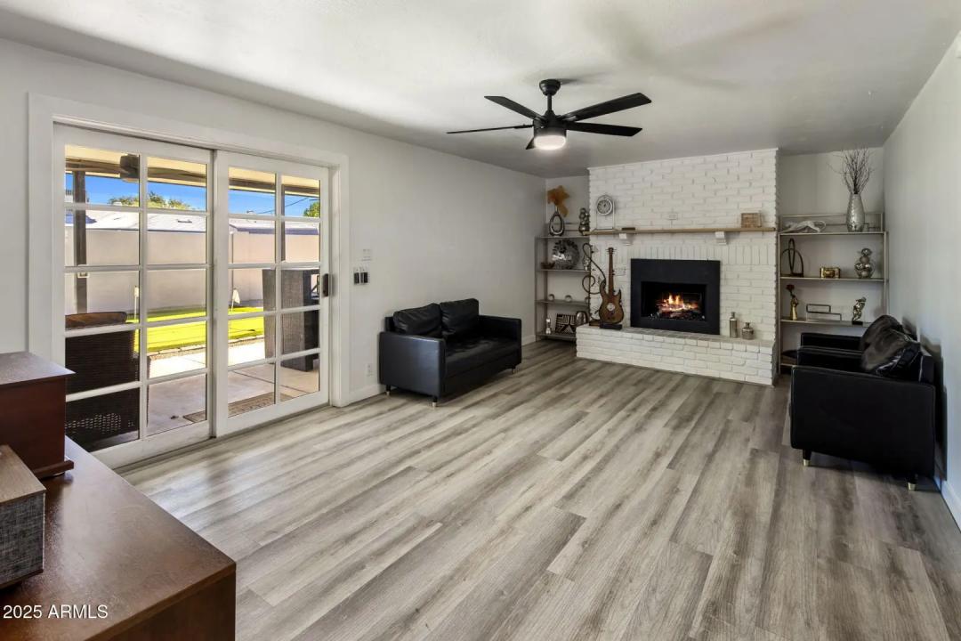 Real Estate Picture 9