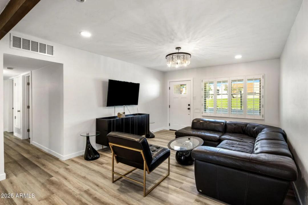 Real Estate Picture 5