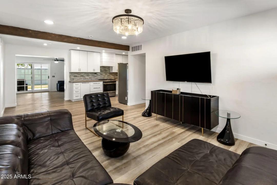 Real Estate Picture 4