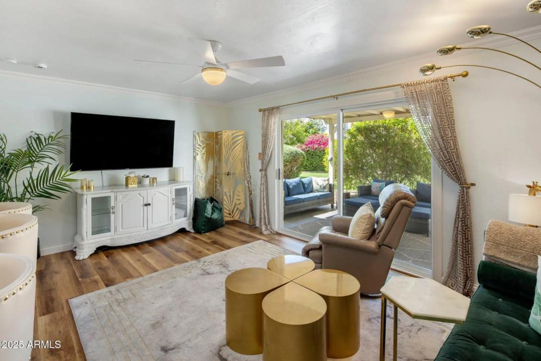 Real Estate Picture 7