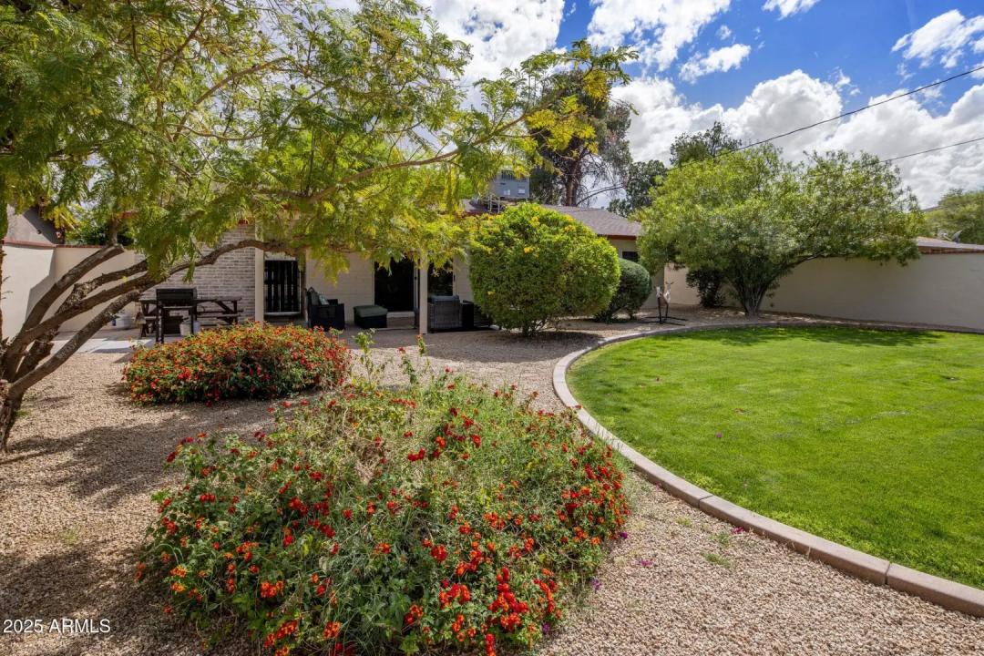 Real Estate Picture 23