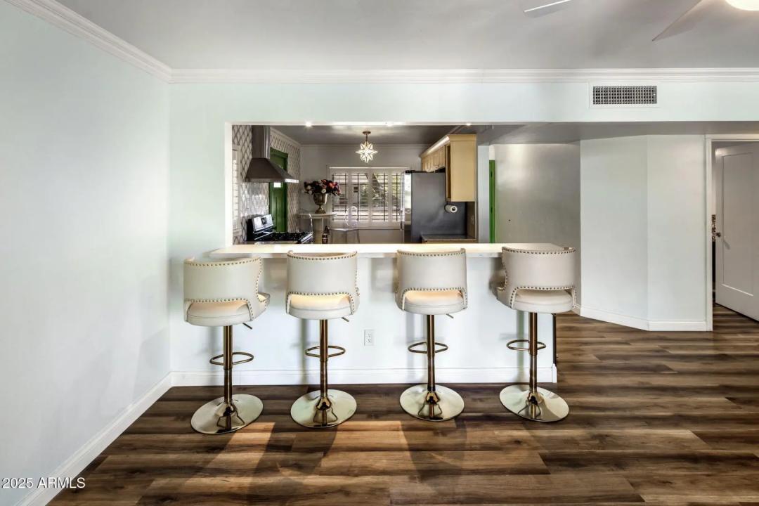 Real Estate Picture 8