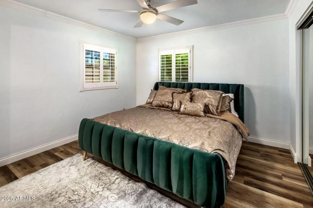 Real Estate Picture 12