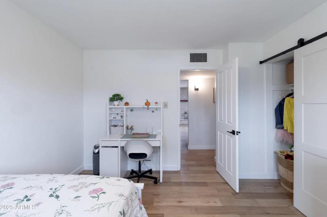 Real Estate Picture 17