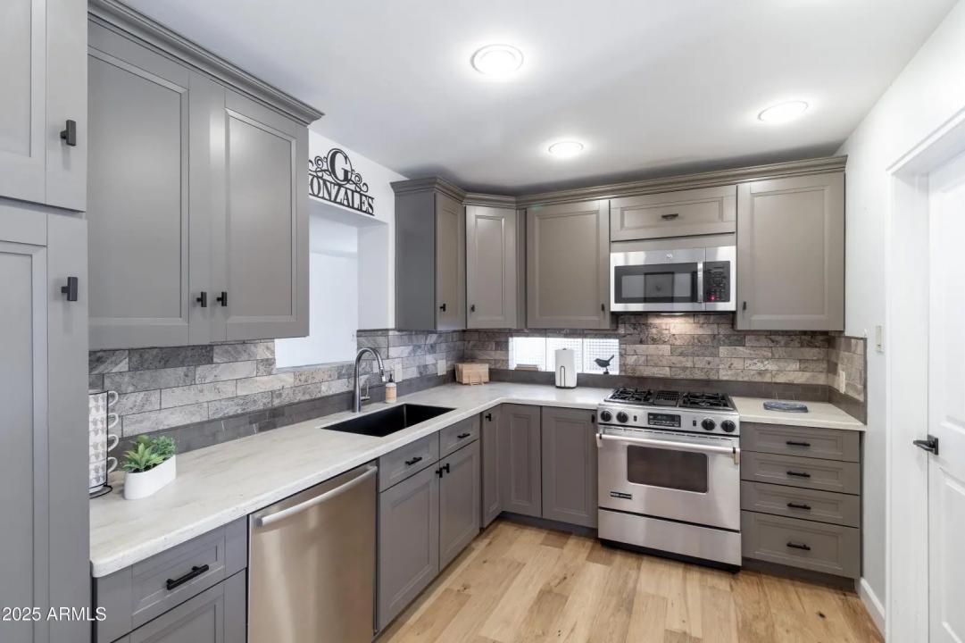 Real Estate Picture 3