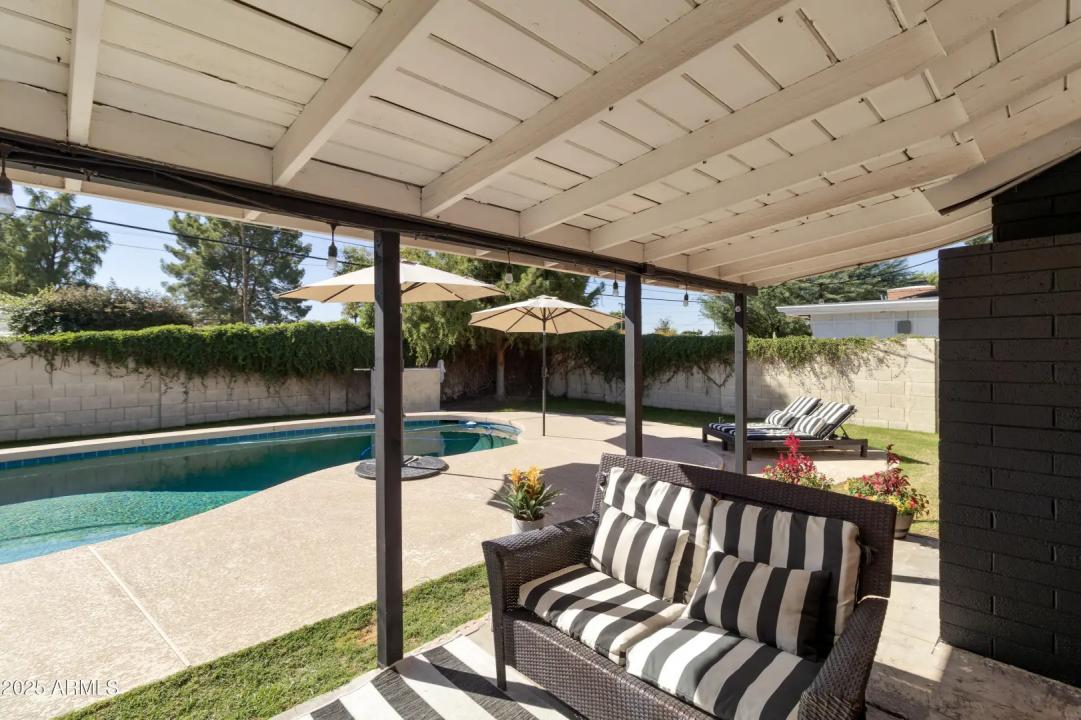 Real Estate Picture 23