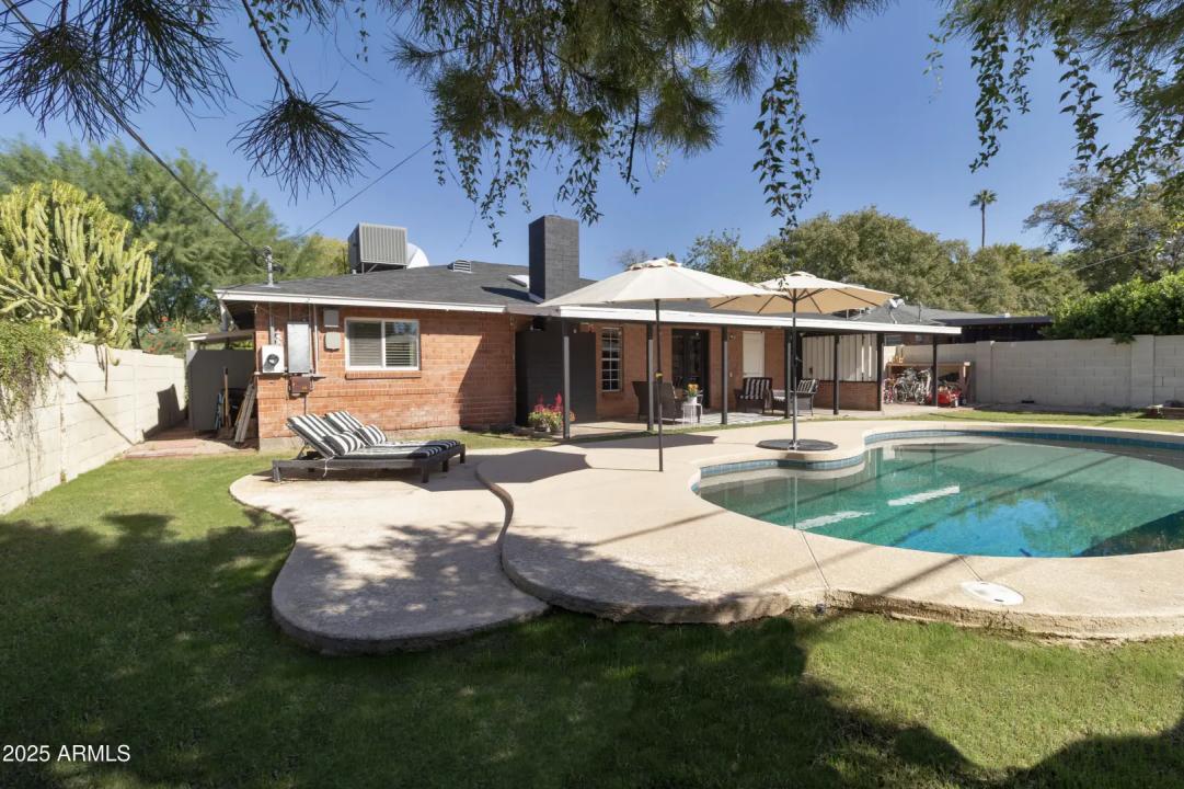 Real Estate Picture 5