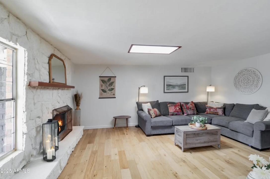 Real Estate Picture 9