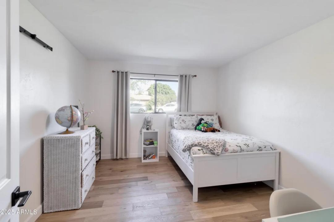 Real Estate Picture 16