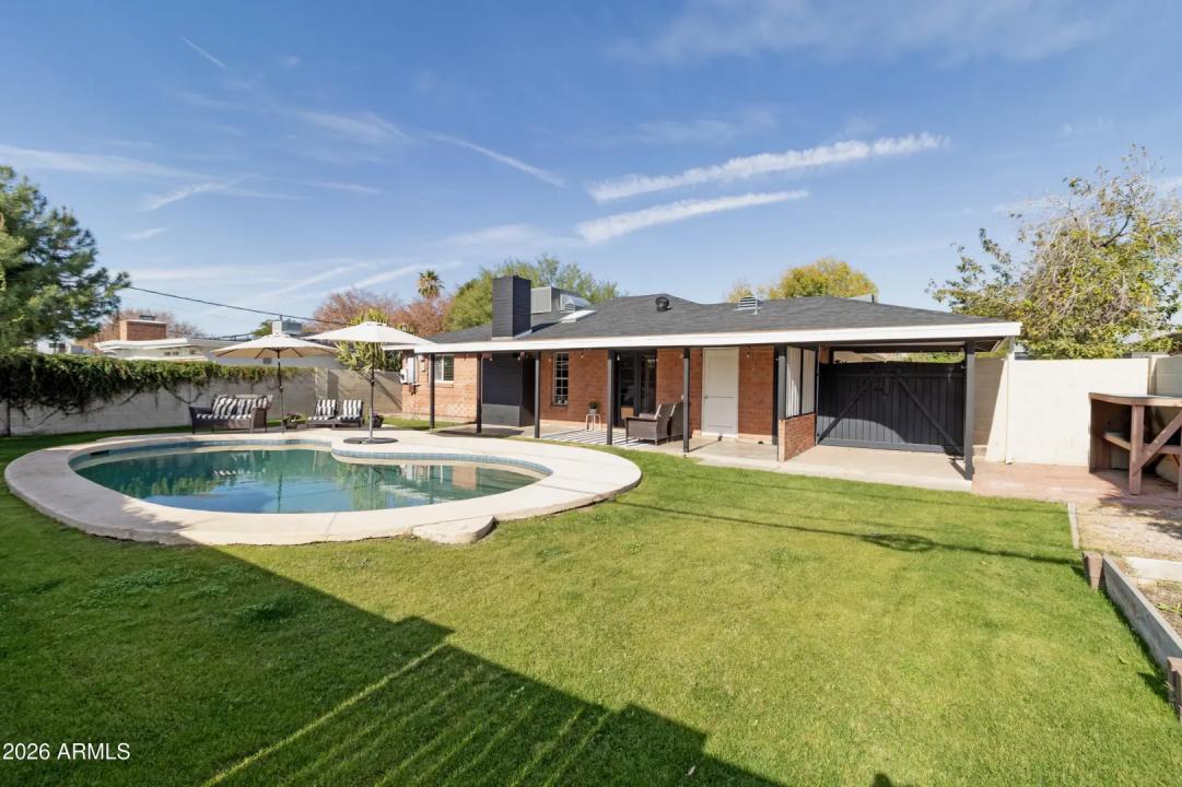 Real Estate Picture 6