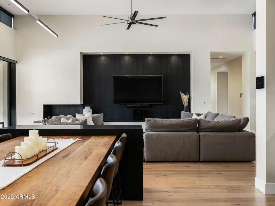 Real Estate Picture 12