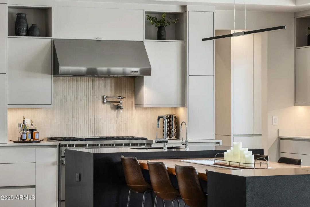 Real Estate Picture 3