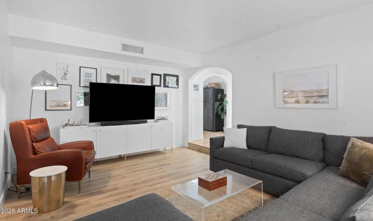Real Estate Picture 15
