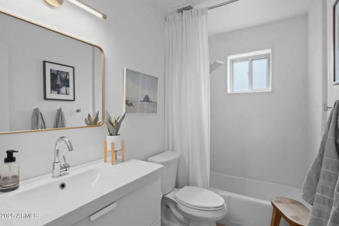 Real Estate Picture 12
