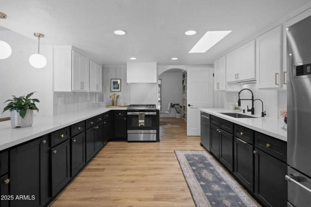 Real Estate Picture 3