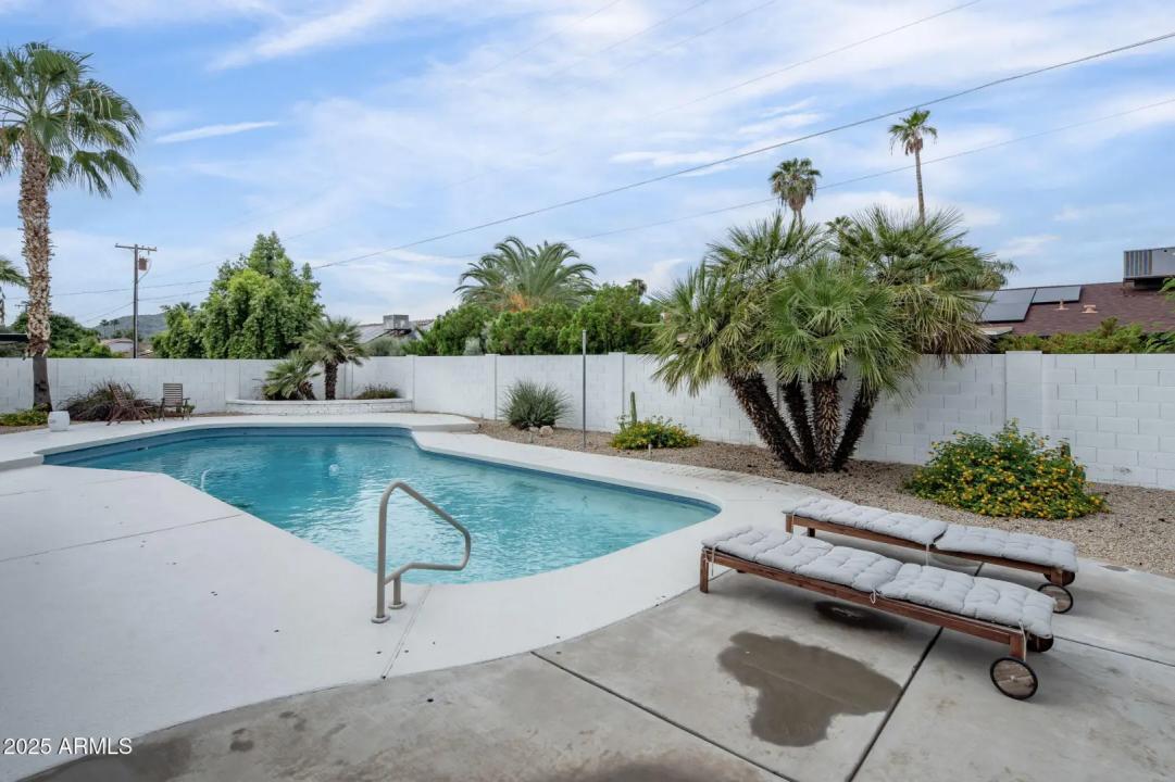 Real Estate Picture 25