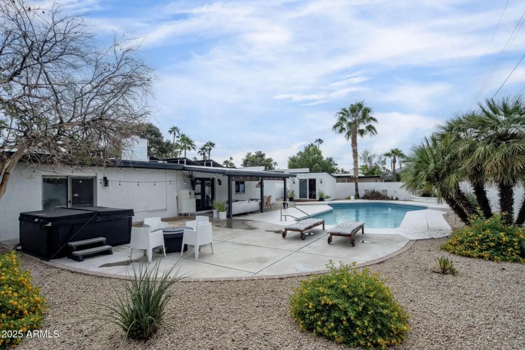 Real Estate Picture 8