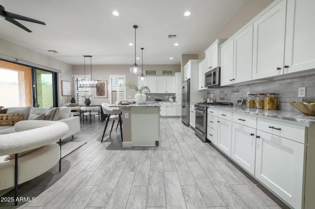 Real Estate Picture 10