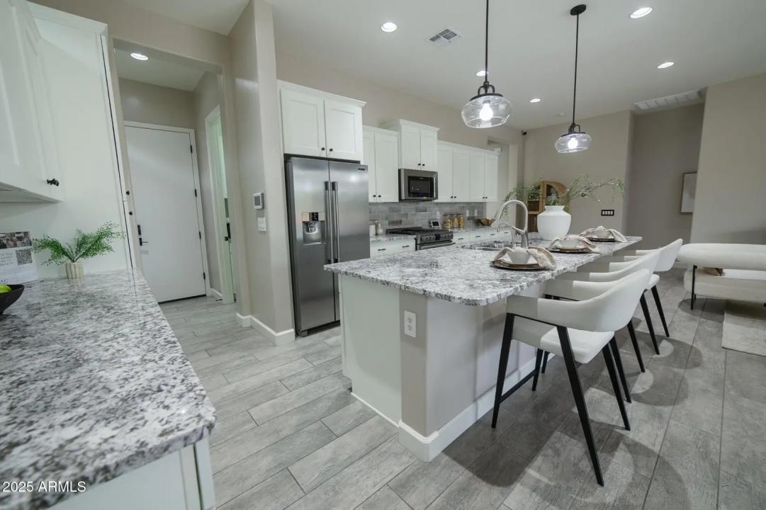 Real Estate Picture 9