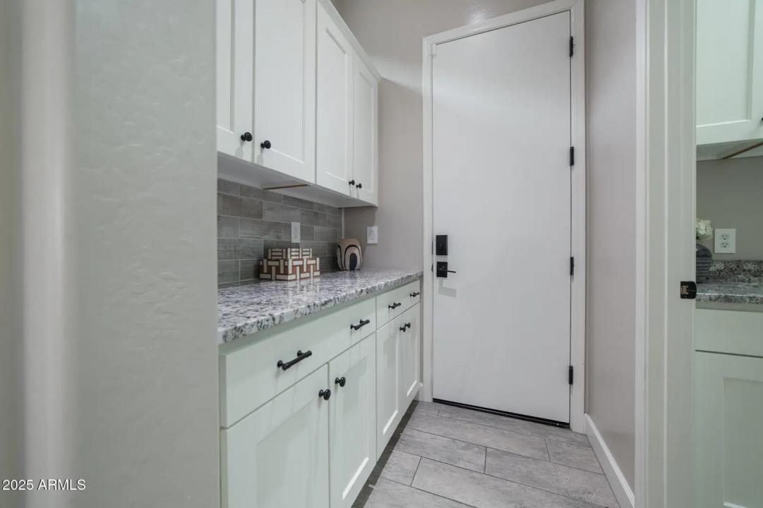 Real Estate Picture 14