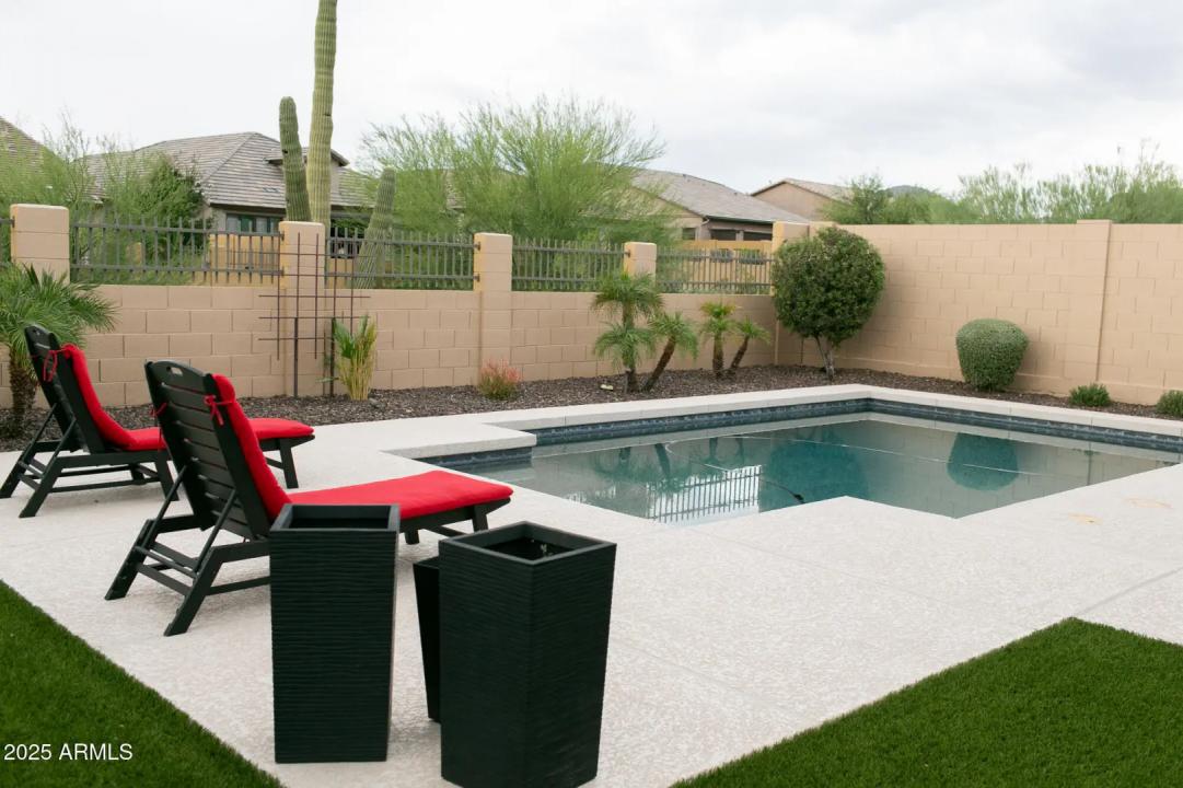 Real Estate Picture 7