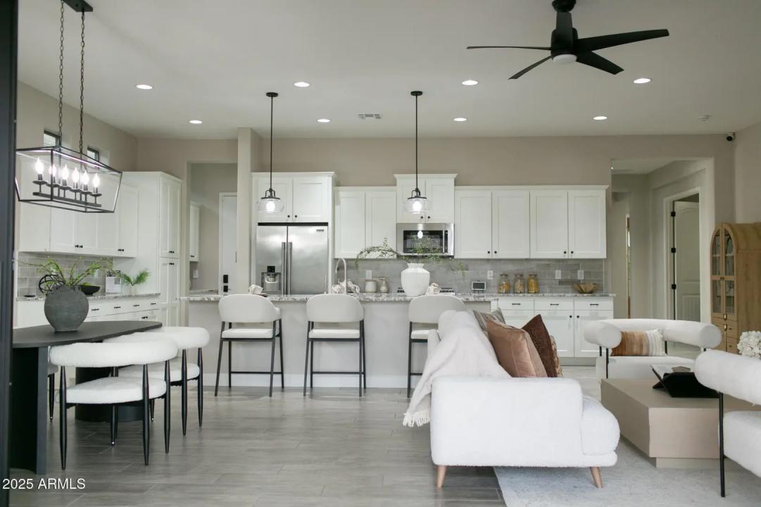 Real Estate Picture 3