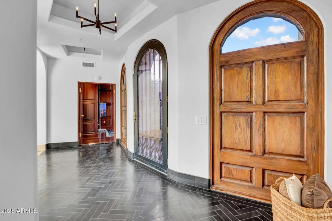 Real Estate Picture 4