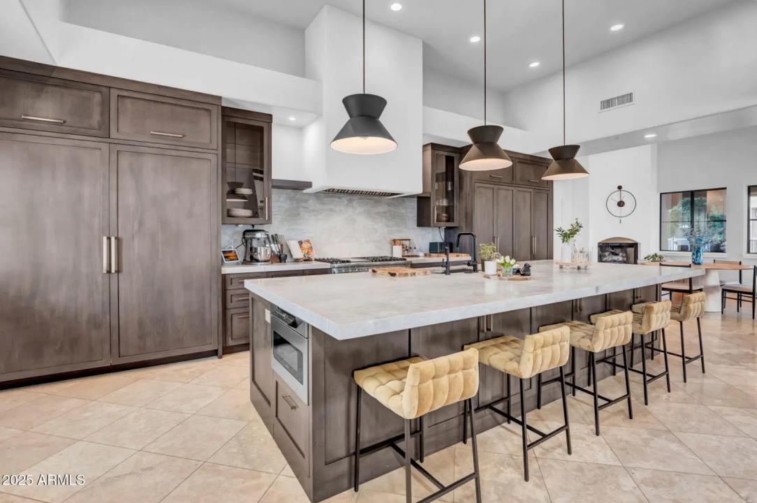 Real Estate Picture 11