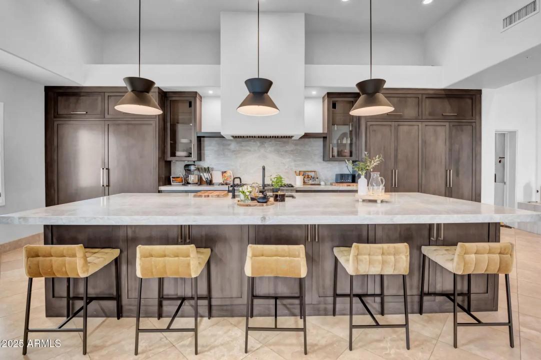 Real Estate Picture 12