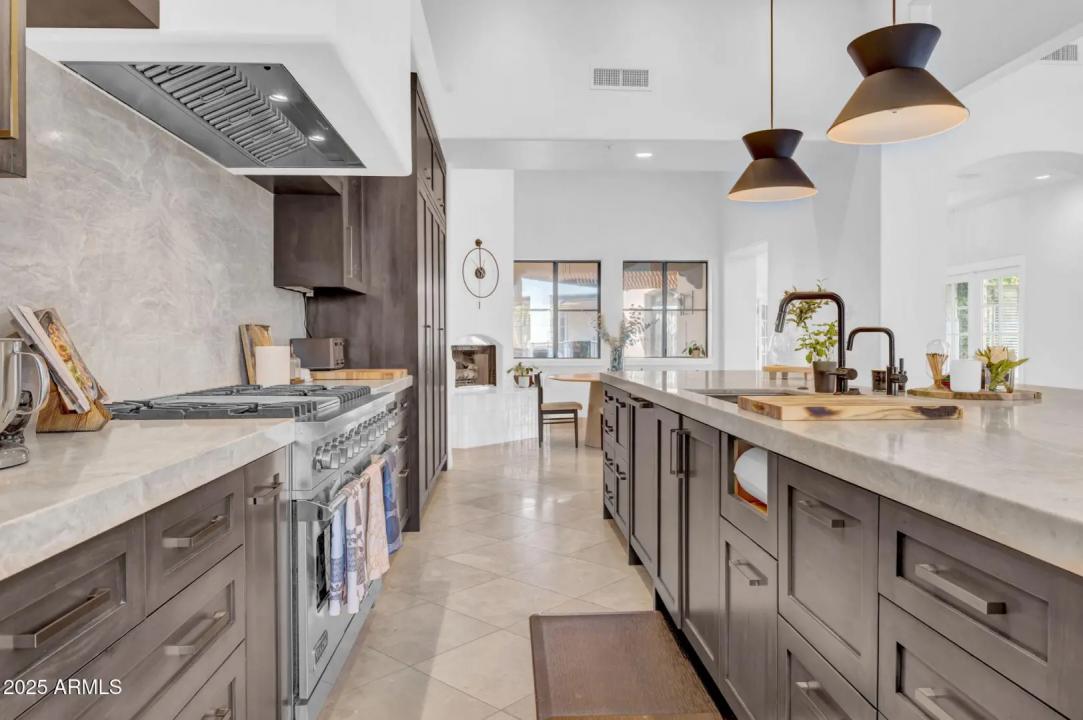 Real Estate Picture 14