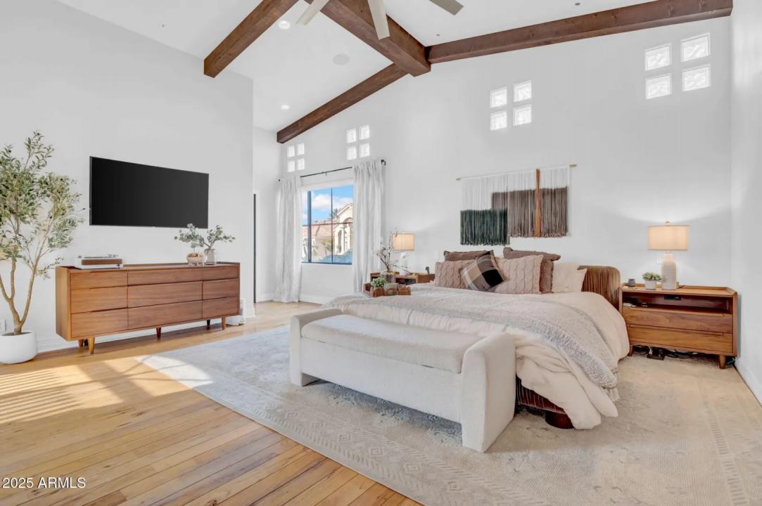 Real Estate Picture 23