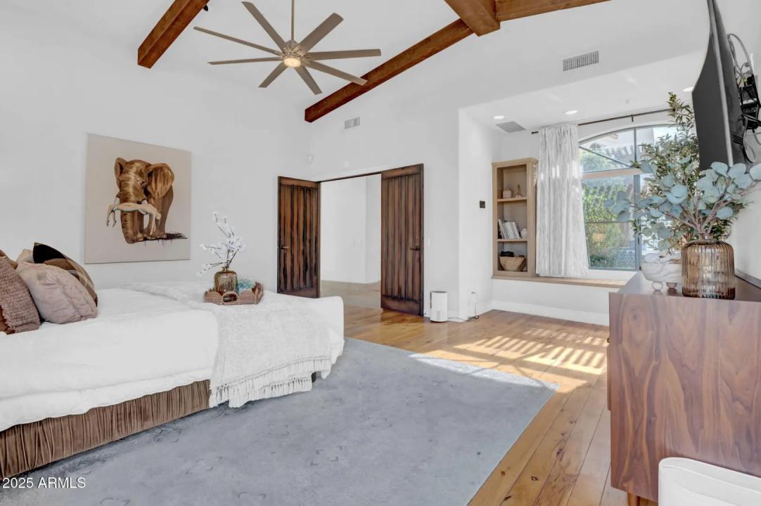 Real Estate Picture 24