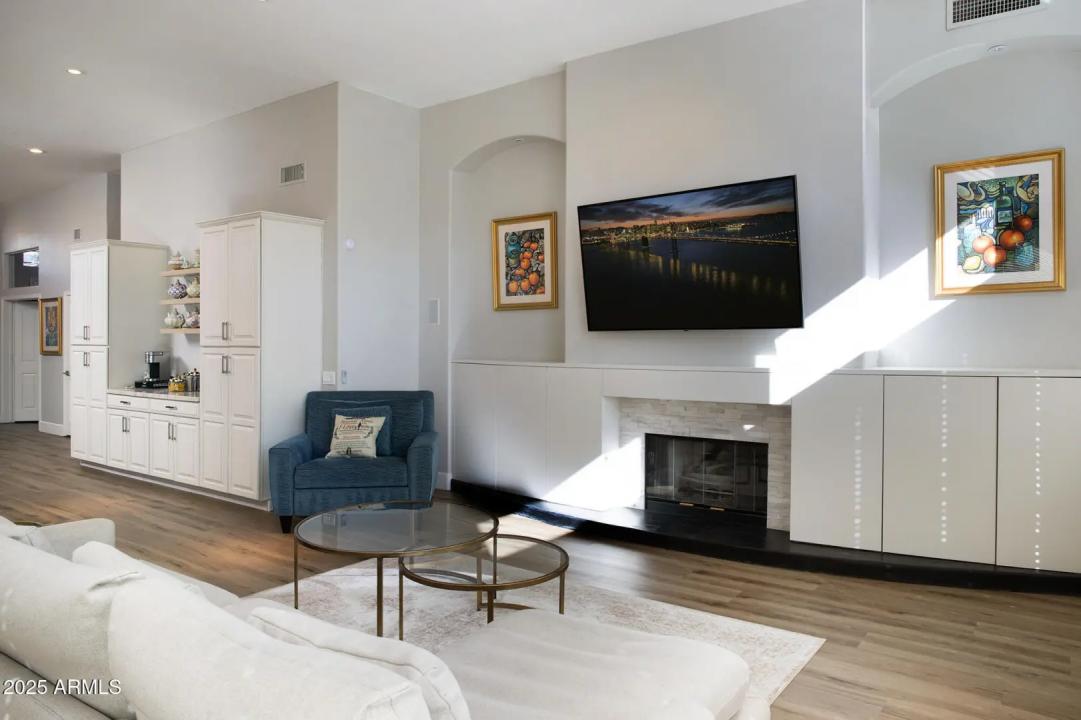 Real Estate Picture 11