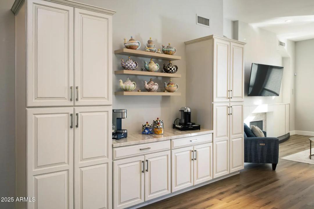 Real Estate Picture 12