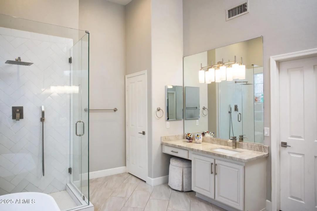 Real Estate Picture 18
