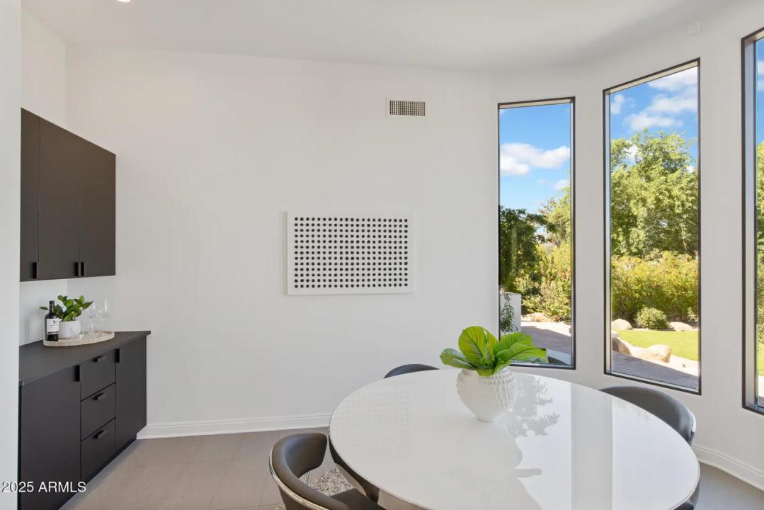 Real Estate Picture 12