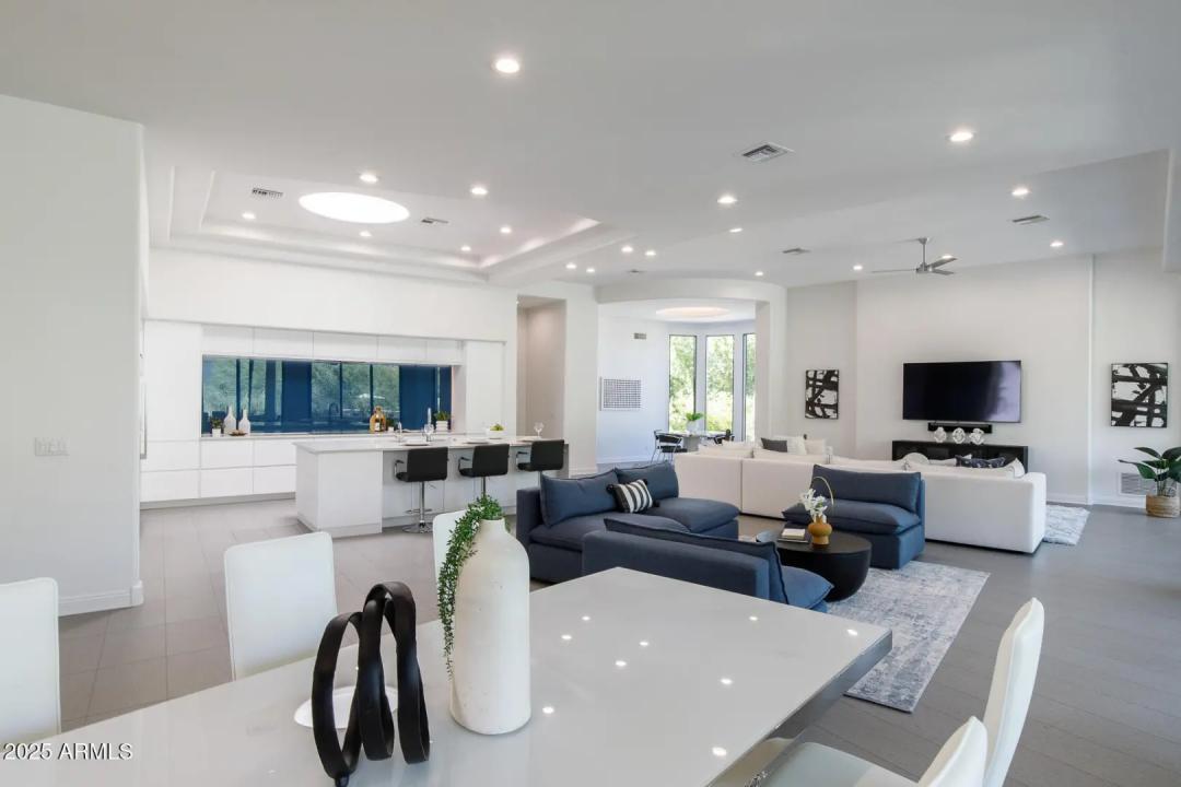 Real Estate Picture 7