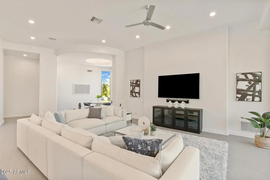 Real Estate Picture 18