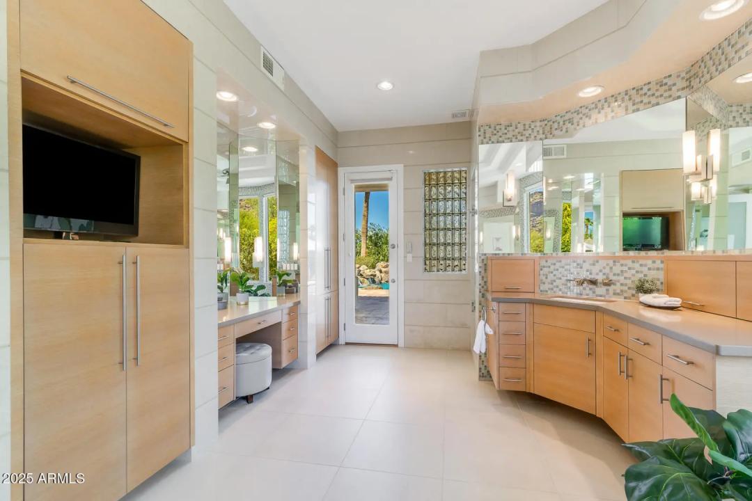 Real Estate Picture 48