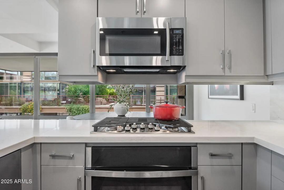 Real Estate Picture 4