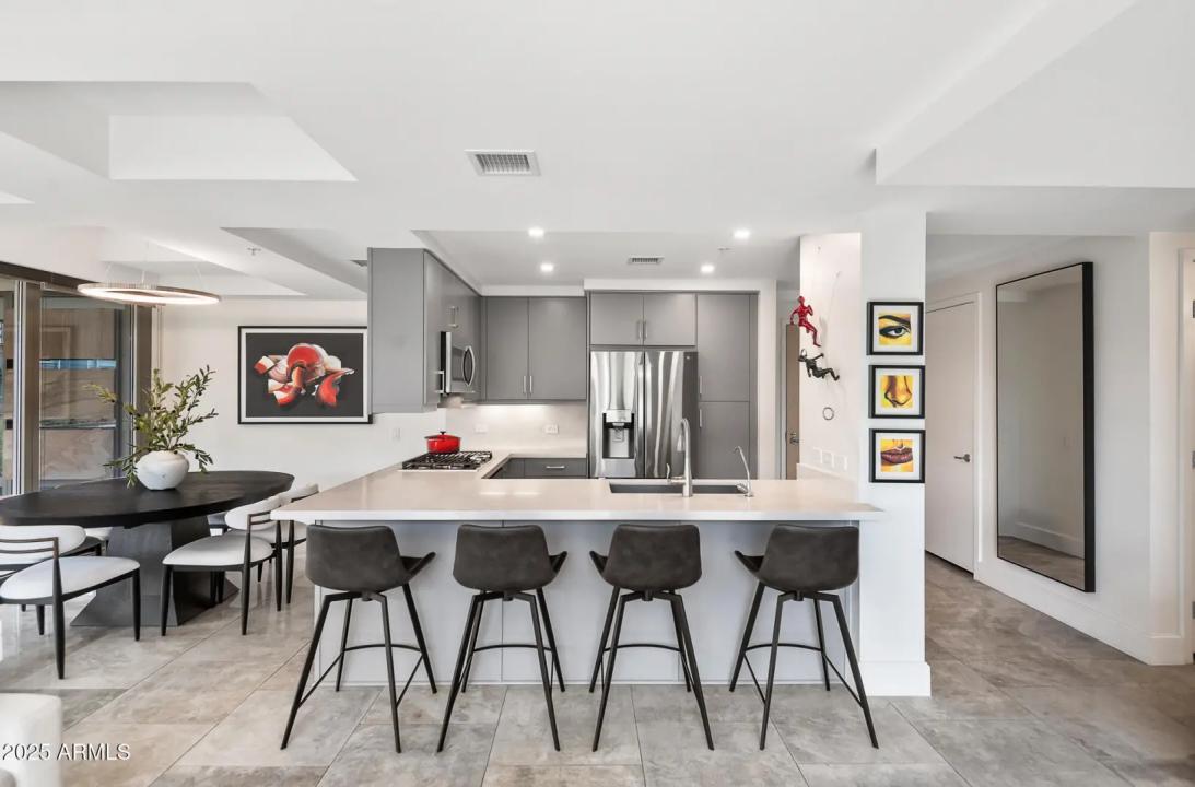 Real Estate Picture 7