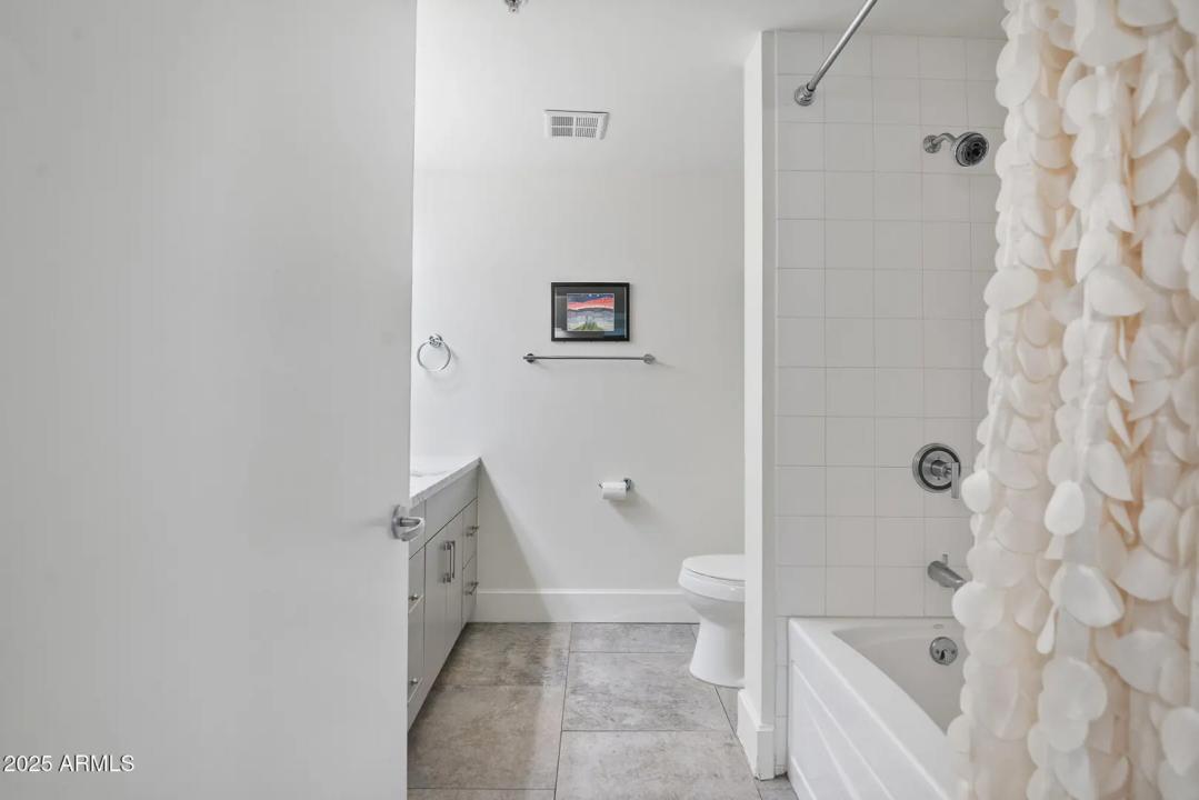 Real Estate Picture 30