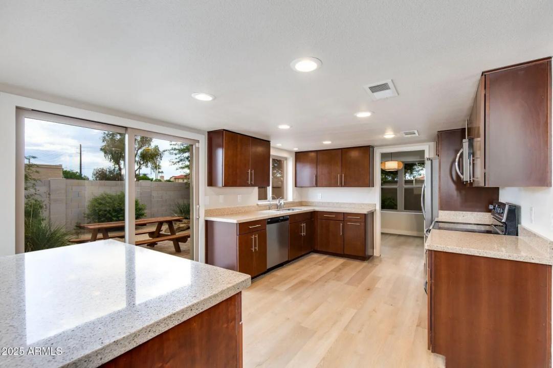 Real Estate Picture 8