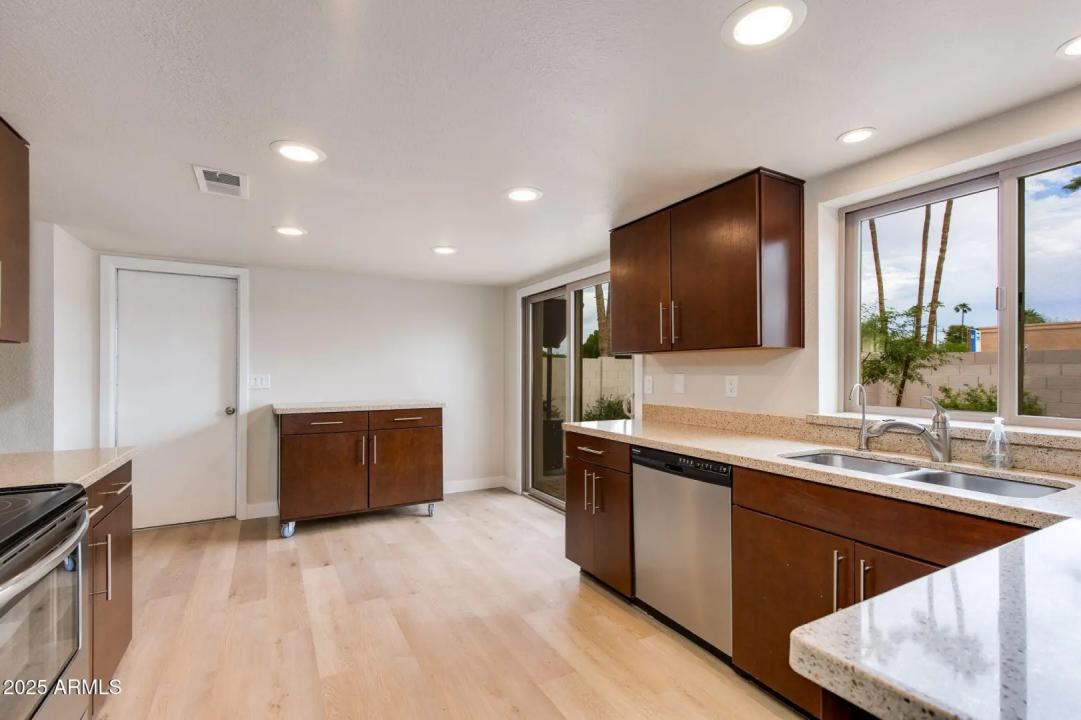 Real Estate Picture 9