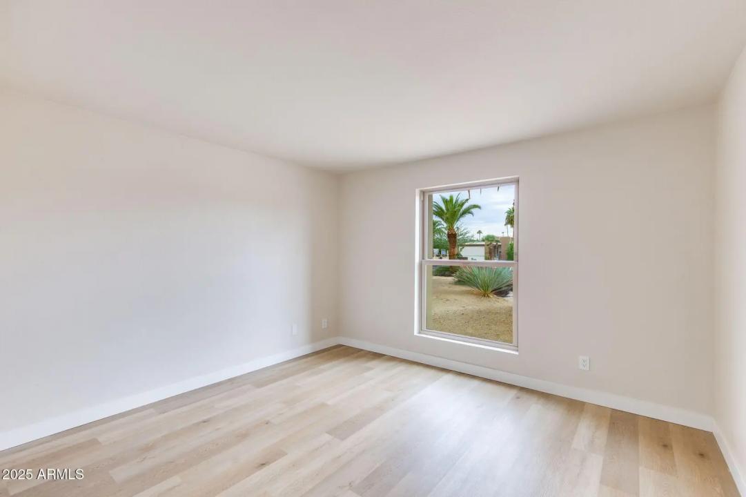 Real Estate Picture 14