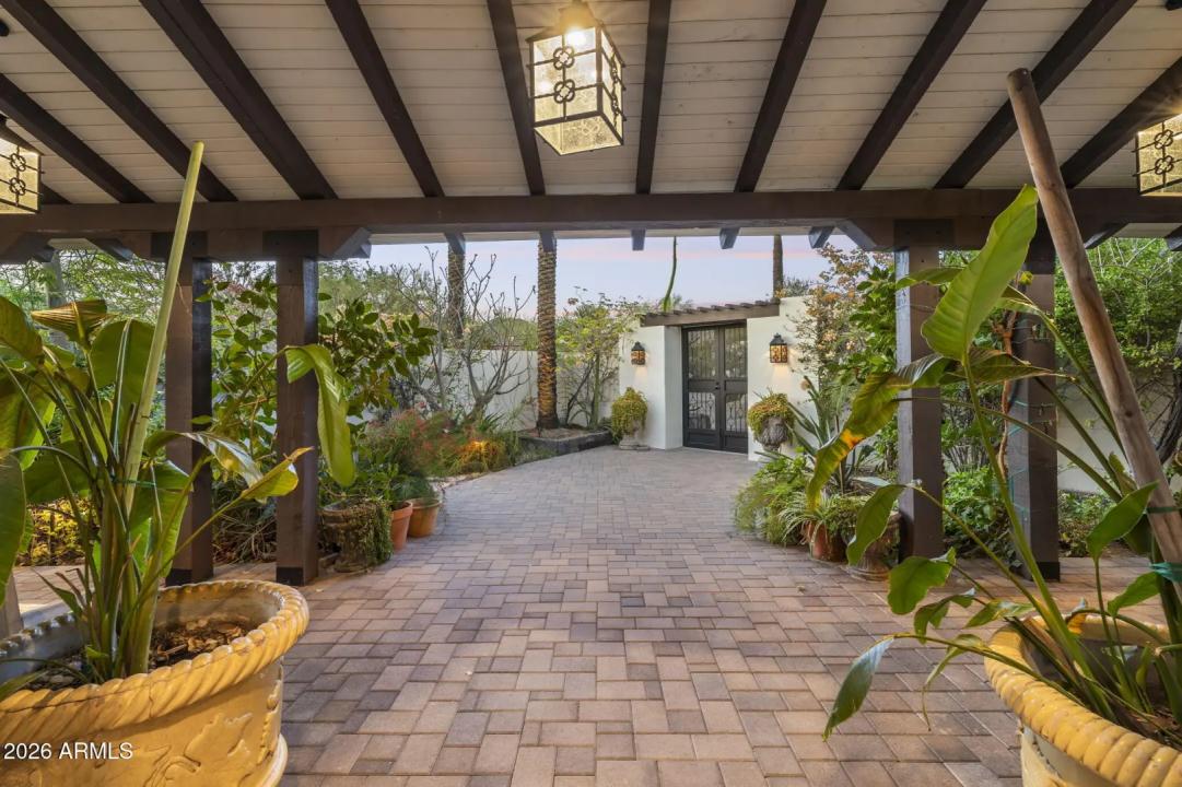 Real Estate Picture 11